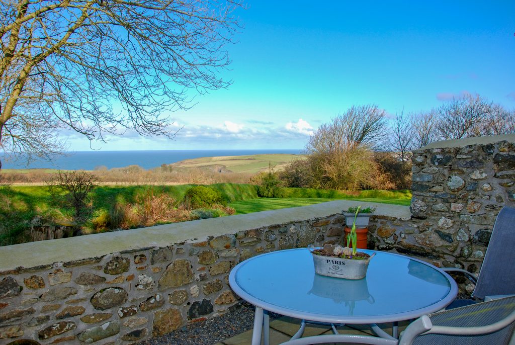 Yr Hafan - Penberi Self Catering Cottage sunny private patio with sea views
