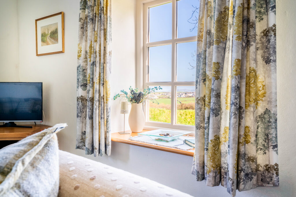 Yr Hafan - Pencaer cottage view over Trefin 2026