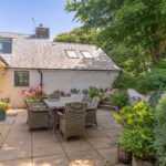 Guest Rooms - Courtyard garden for Alfresco dining Yr Hafan Courtyard Garden